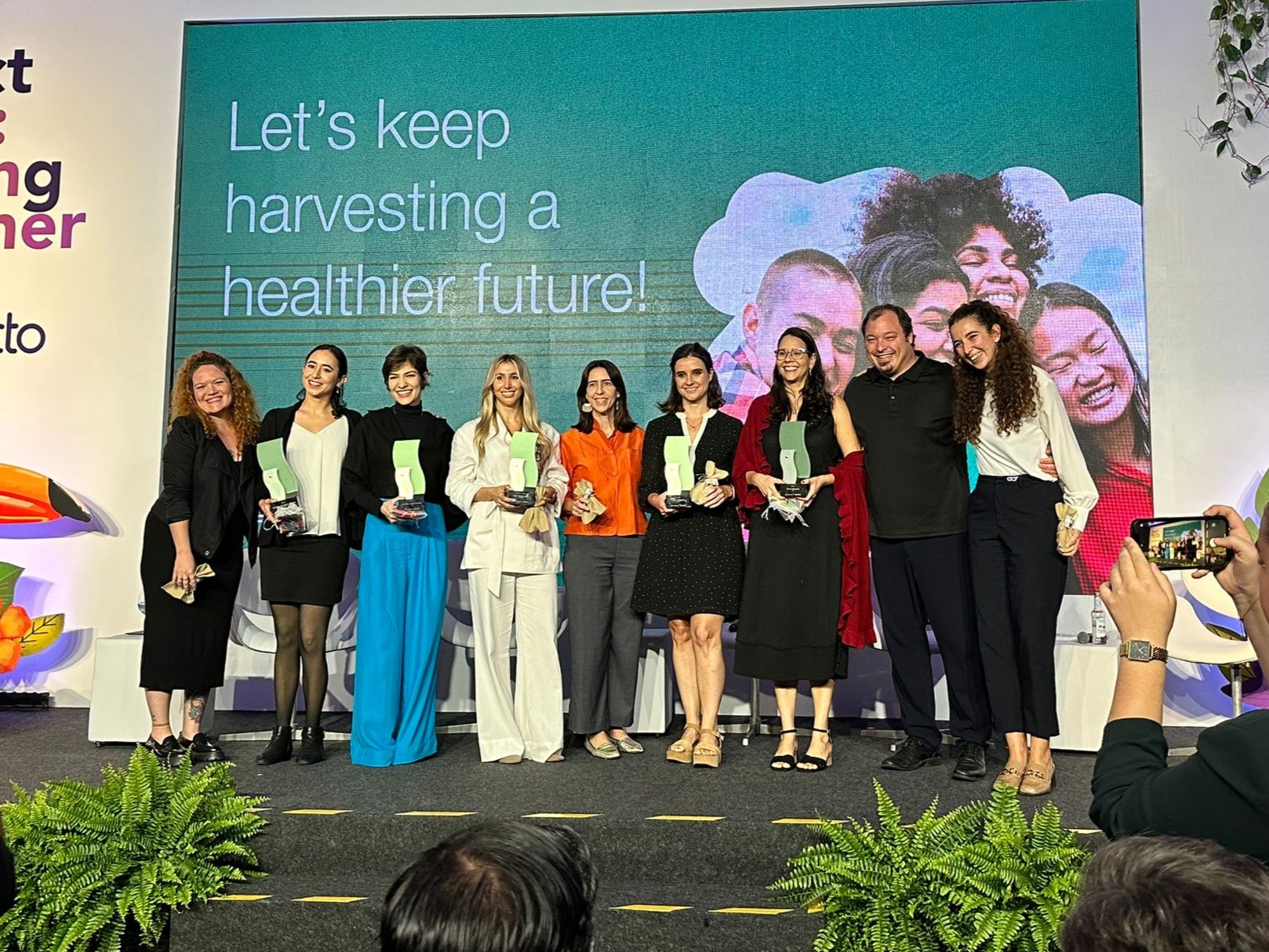 Bayer abre postulaciones para iniciativa que financia proyectos de mujeres enfocados en innovación social