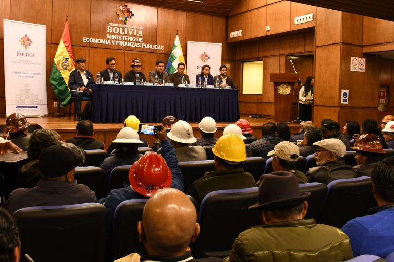 El Gobierno y la COB instalan mesas técnicas y cronograma de trabajo para debatir el incremento salarial