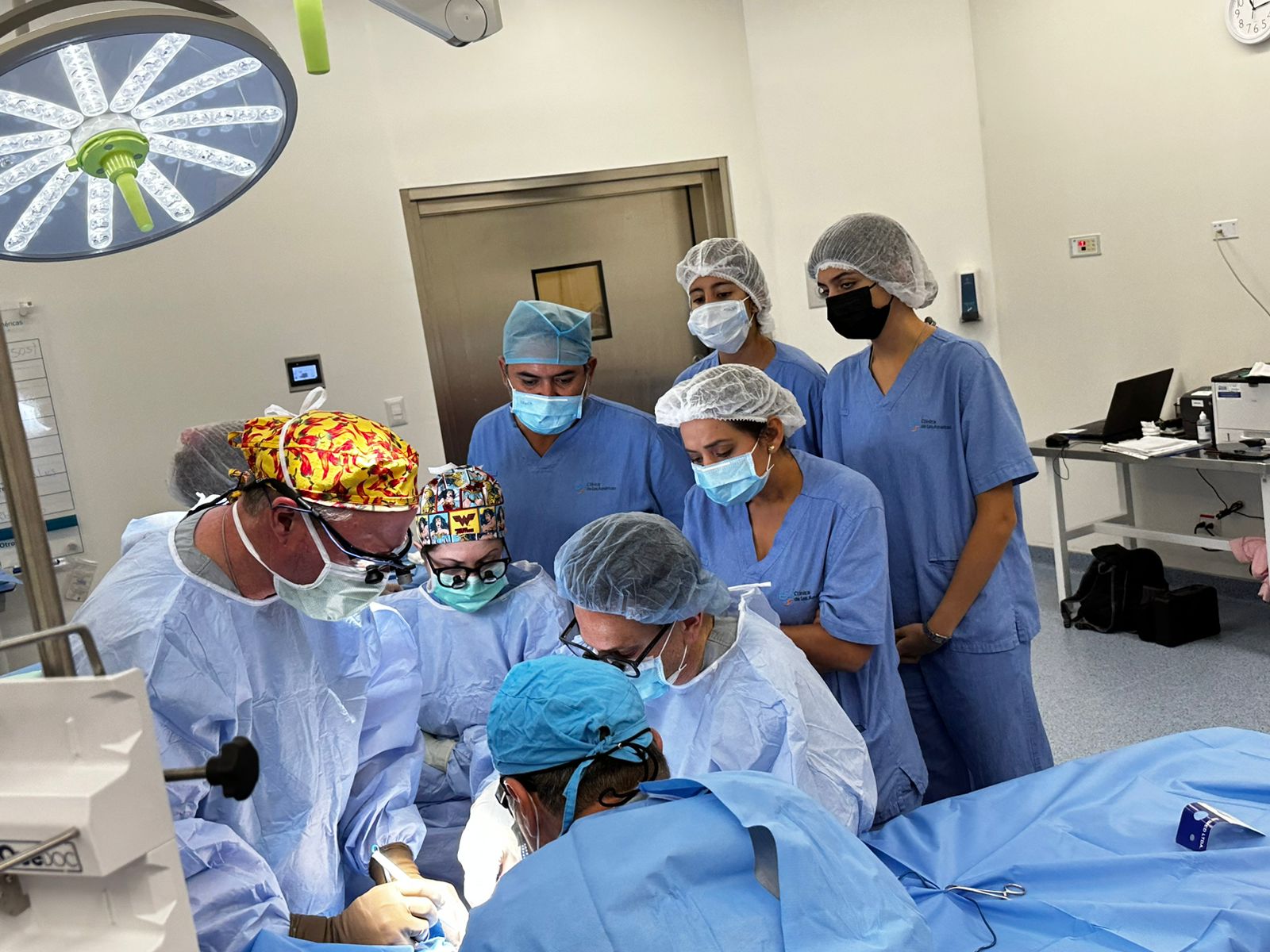 Cirugías de Mano Gratuitas en Santa Cruz: La Fundación Mercantil Santa Cruz “Puedes Creer” Hace Realidad los Sueños
