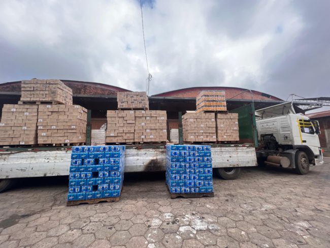 Aduana decomisa en Santa Cruz camión y mercadería de contrabando valuados en Bs 1,3 millones