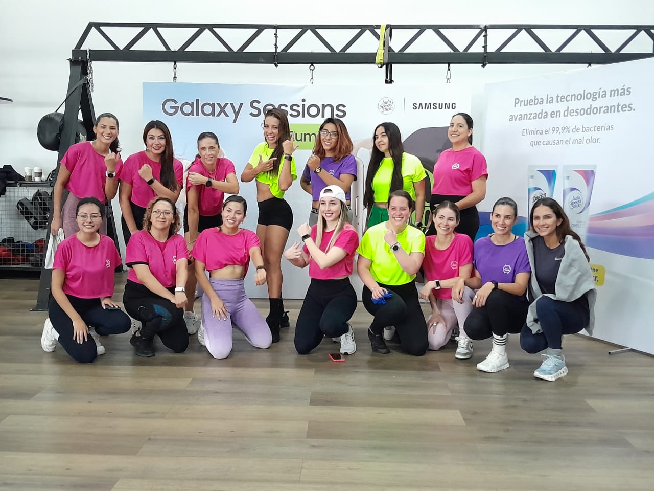 Samsung en una entretenida clase de Zumba pone a prueba la resistencia y funciones de salud del Galaxy Fit3 y Galaxy Watch6