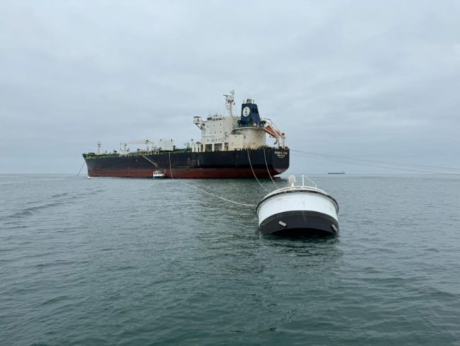 Buques desembarcan gasolina y diésel en Arica para garantizar el suministro en Bolivia Buques desembarcan gasolina y diésel en Arica para garantizar el suministro en Bolivia