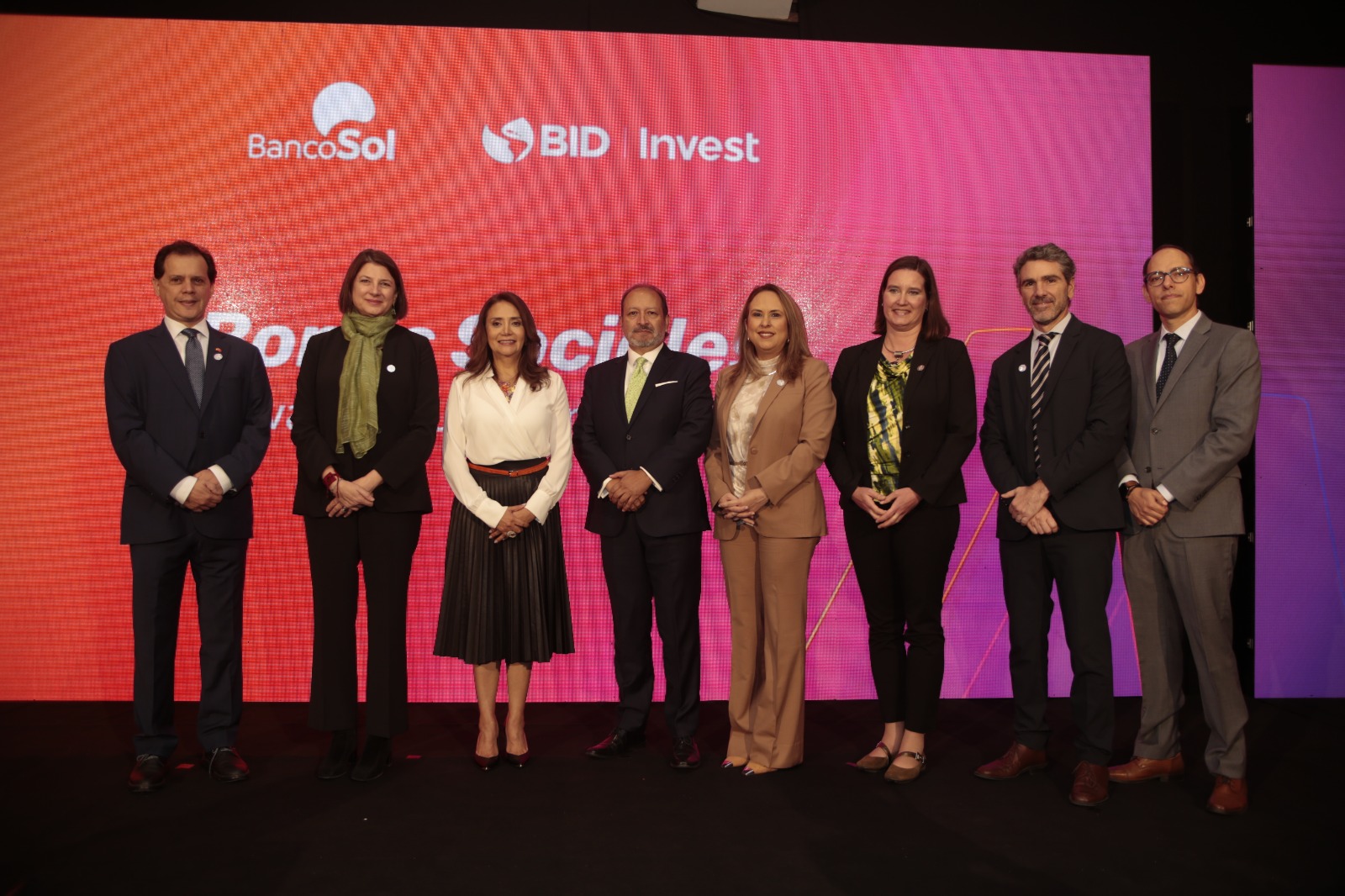 BancoSol y BID Invest promueven los negocios liderados por mujeres a través del primer bono de género en Bolivia