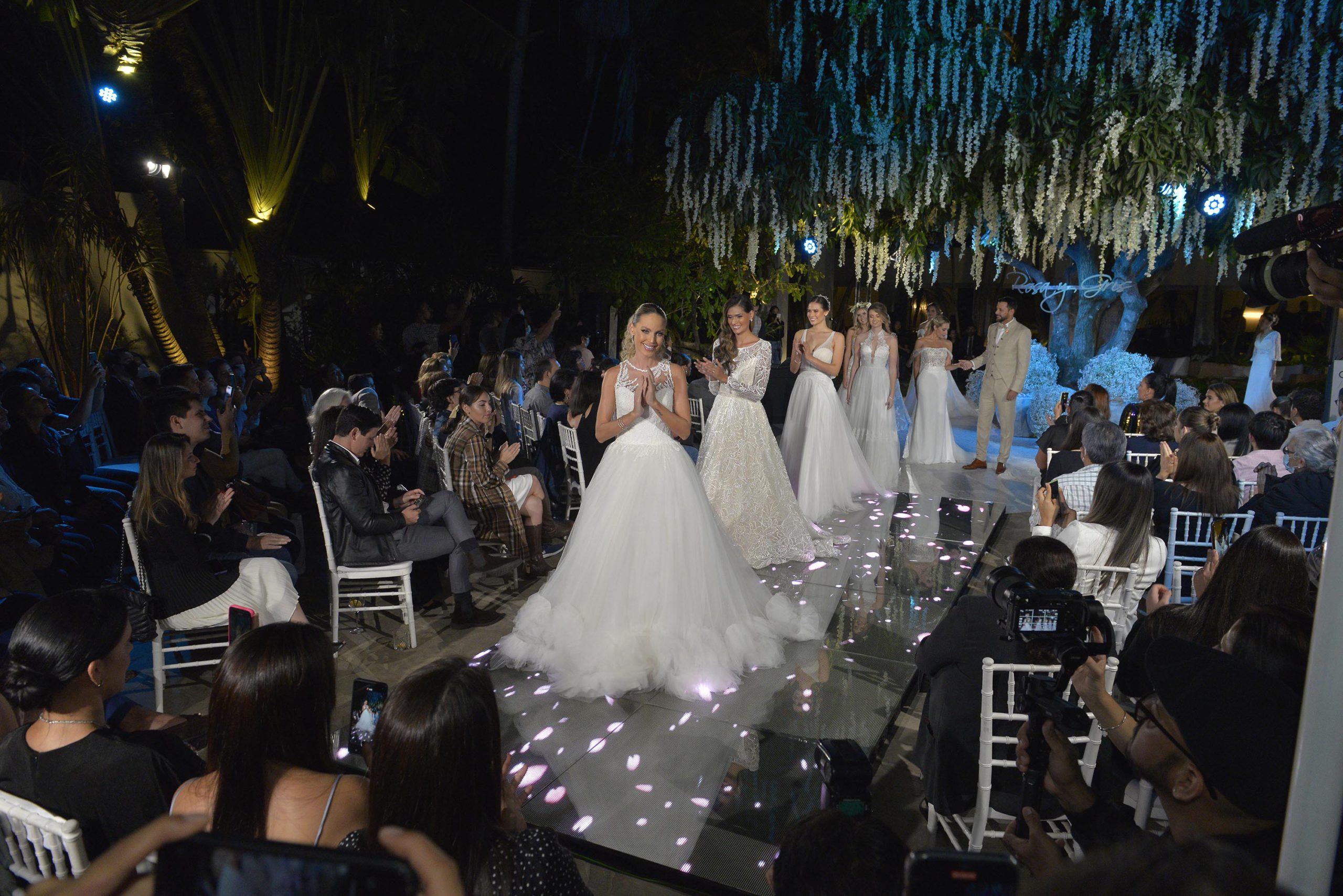 CASACOR se pone romántica con un desfile de novias y lo mejor de la industria nupcial      
