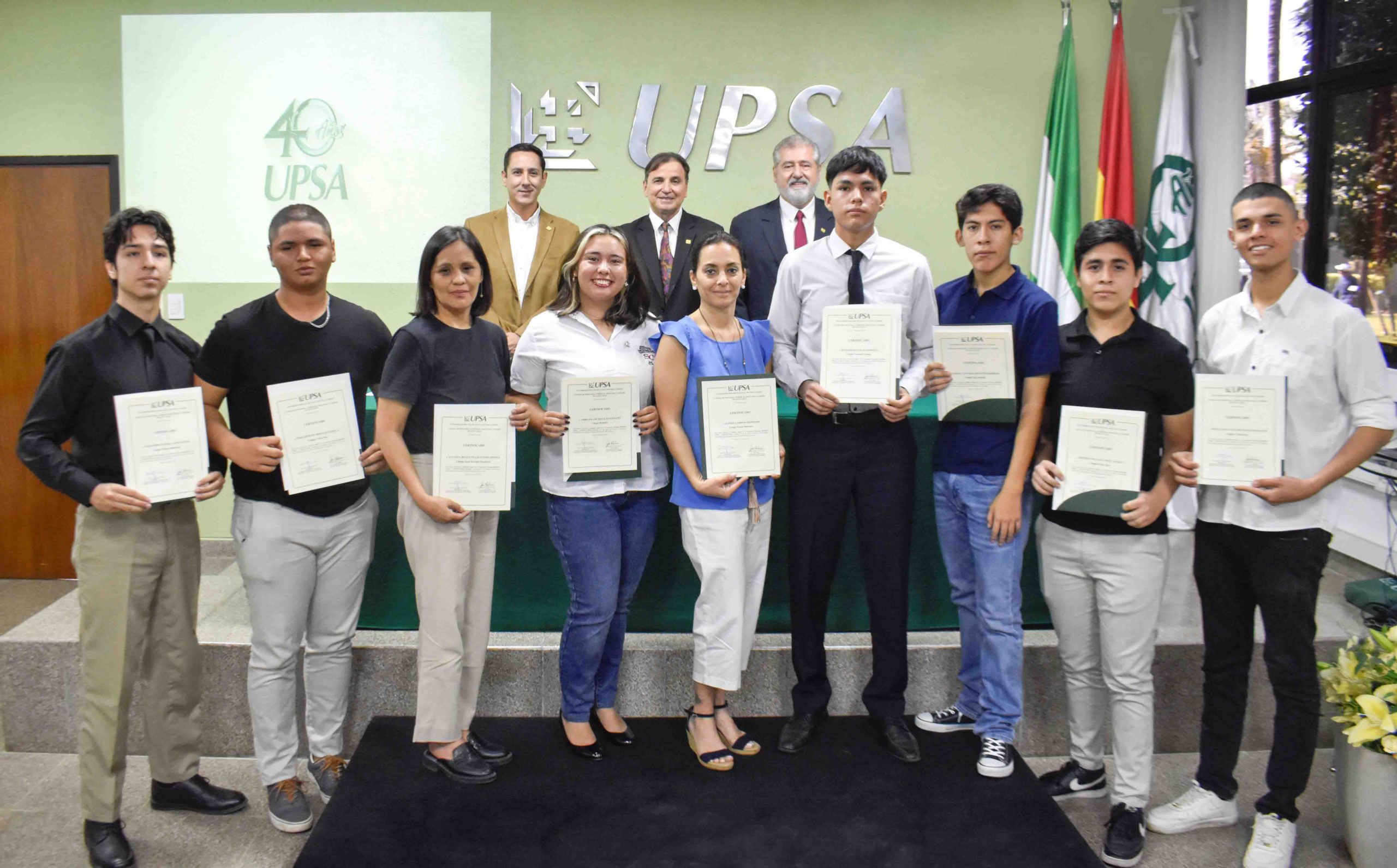 Concurso nacional UPSA-Cainco premian con becas a 10 bachilleres