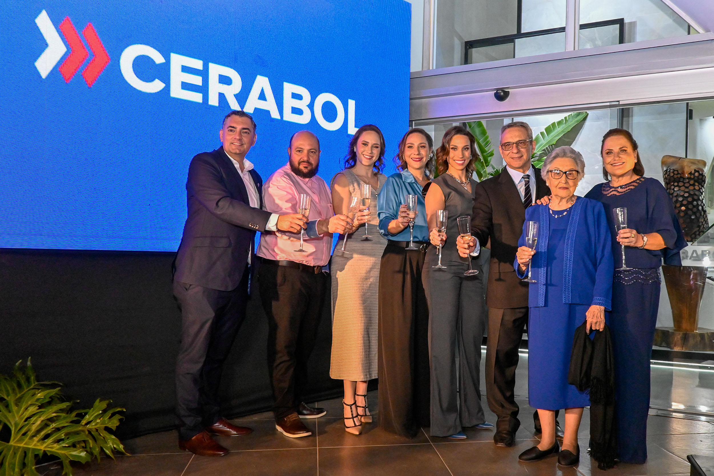 Conmemorando sus 54 años, CERABOL inauguró su renovado showroom y presentó oficialmente su nuevo porcelanato