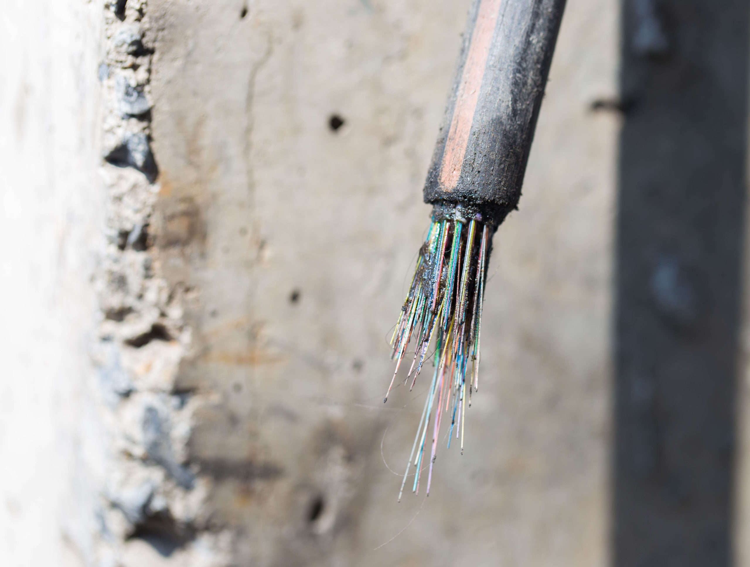 Corte y robo de cables de fibra óptica y cobre dejó sin internet a 400 mil usuarios   