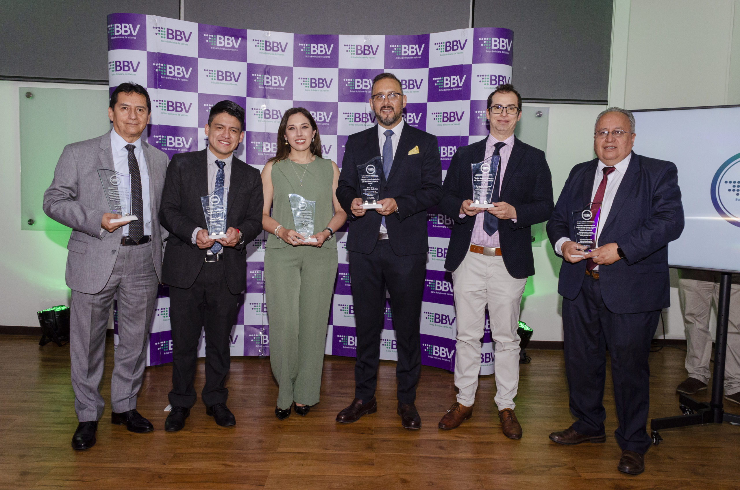 La Bolsa Boliviana de Valores celebra la décimo tercera edición de los Premios Bursátiles reconociendo el dinamismo en el mercado de valores nacional