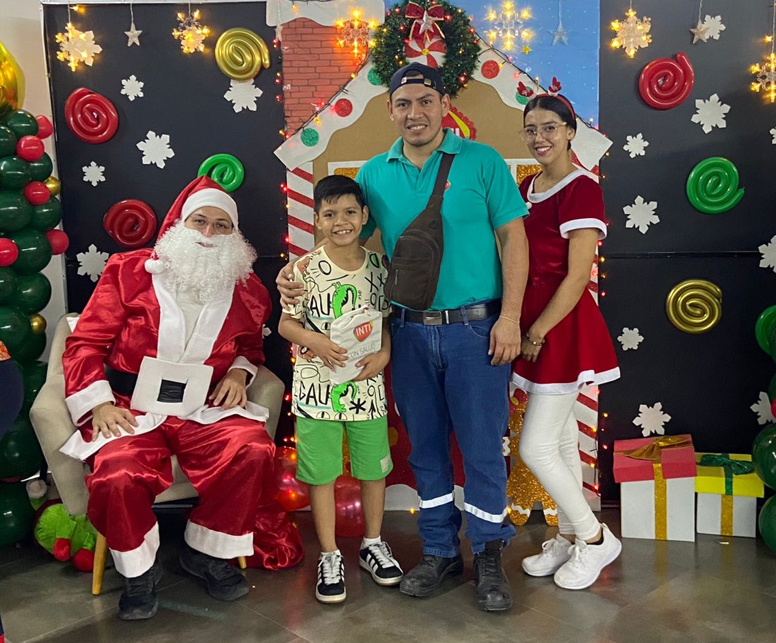 INTI dibuja una sonrisa a los hijos de sus colaboradores con juguetes elaborados por manos bolivianas