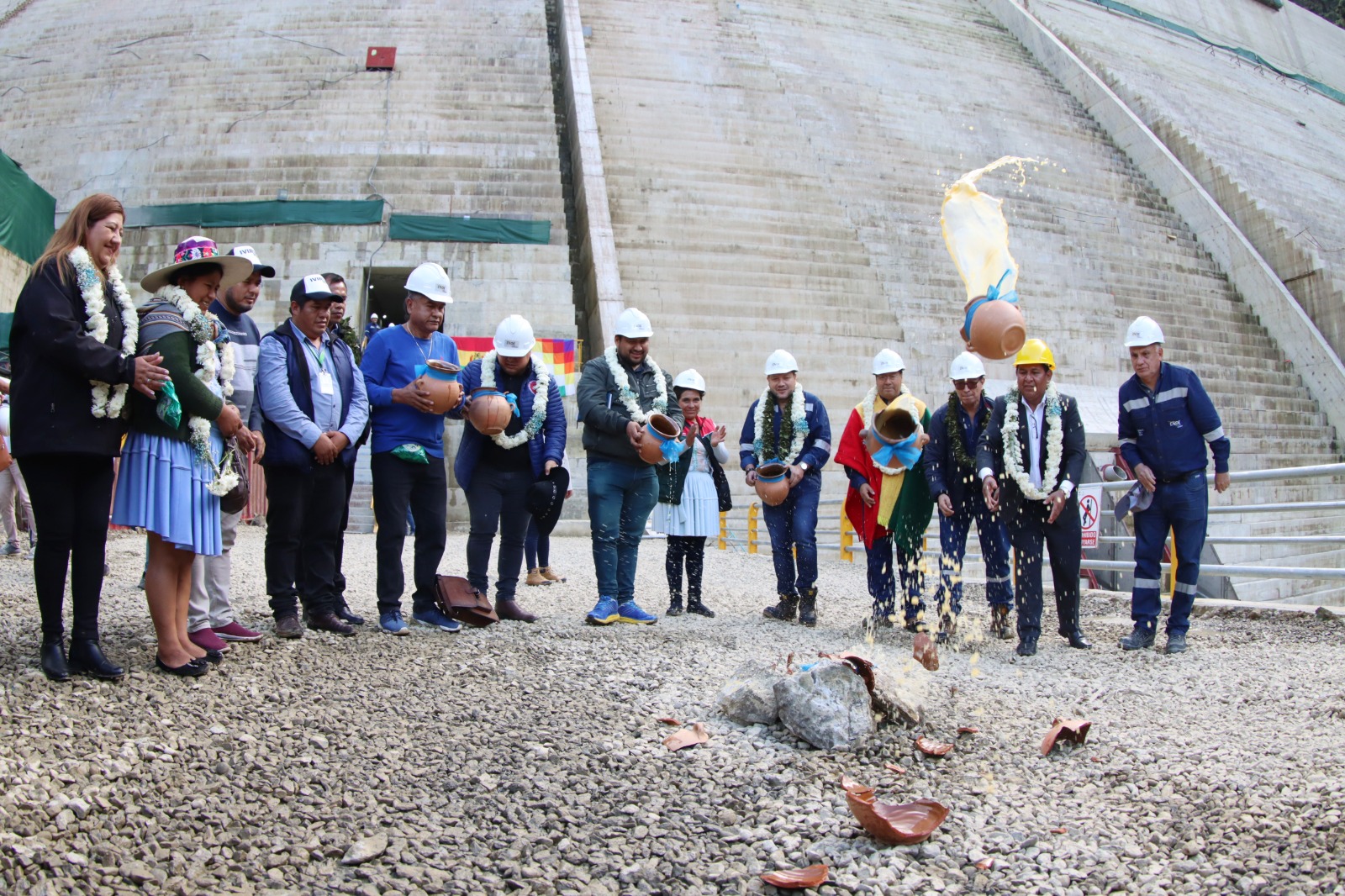 Presidente Arce junto a ende dieron inicio al llenado del embalse de la Presa Sehuencas del Proyecto Ivirizu