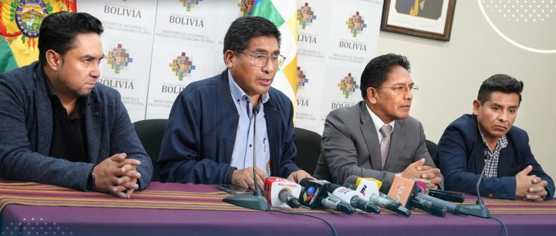 Gobierno mantiene veto a la exportación de aceite y pide a industriales mayores esfuerzos para abastecer el mercado Gobierno mantiene veto a la exportación de aceite y pide a industriales mayores esfuerzos para abastecer el mercado