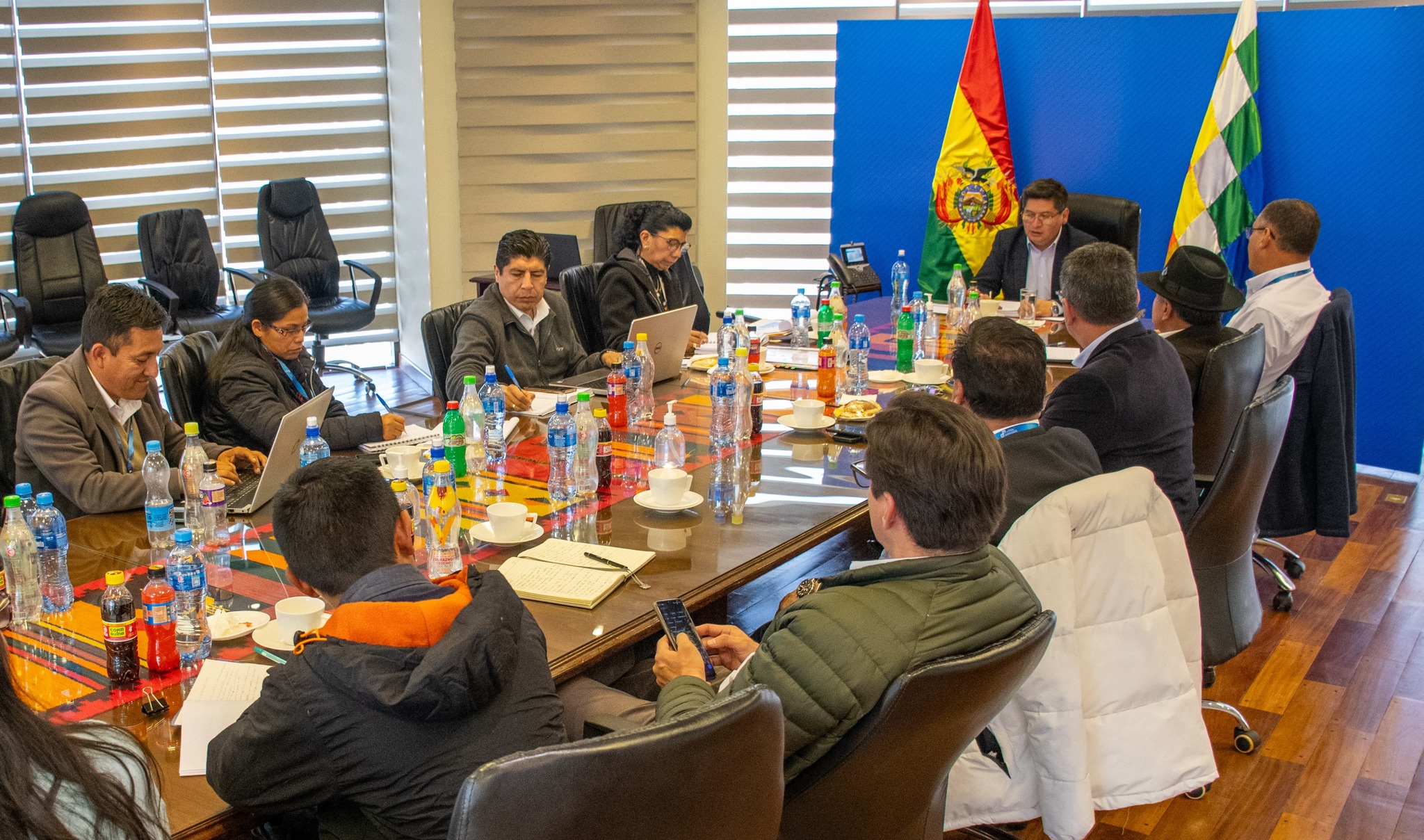 Gobierno se reúne con gobernadores para fortalecer la inversión pública departamental