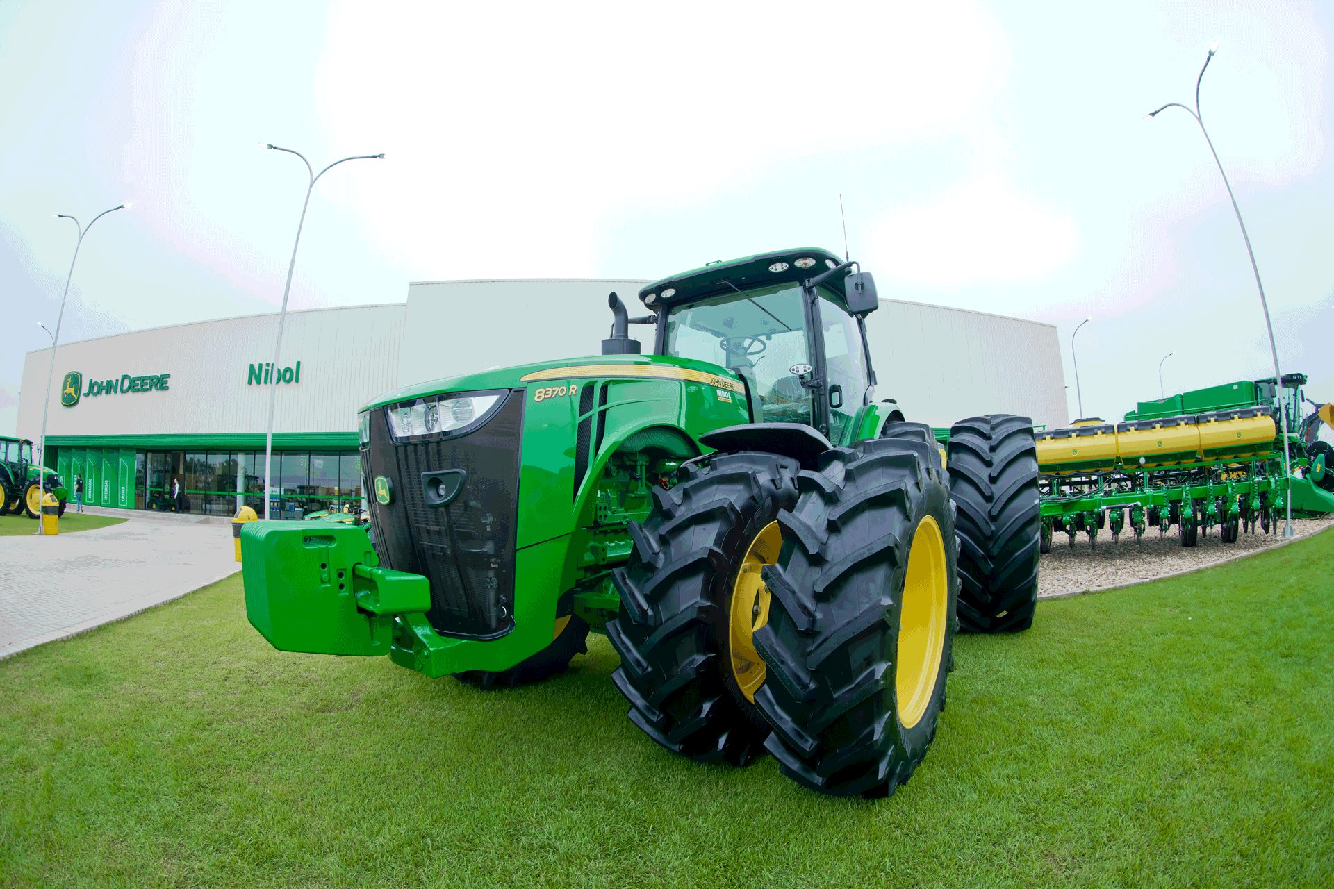 Nibol y John Deere inauguran su nueva casa en Cuatro Cañadas: la tecnología del líder mundial en el corazón del Este productivo   