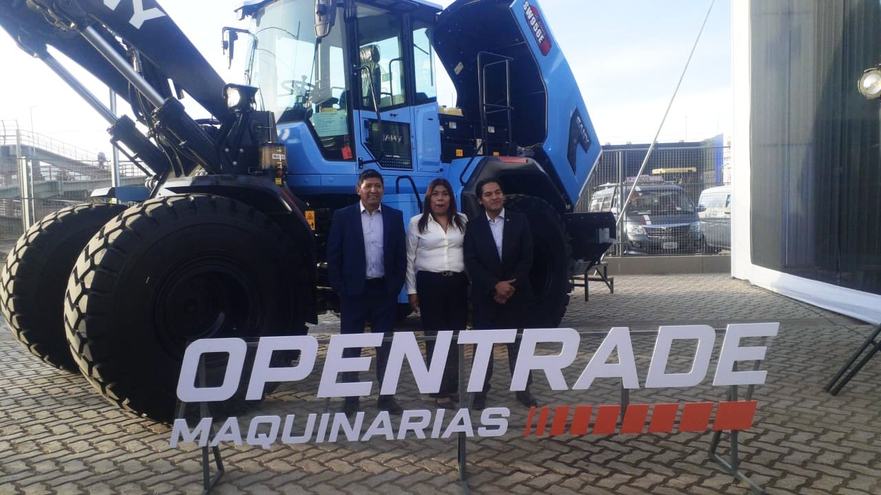 OpenTrade lanza la primera cargadora eléctrica en Bolivia, SW956E, la solución perfecta ante la falta de combustible