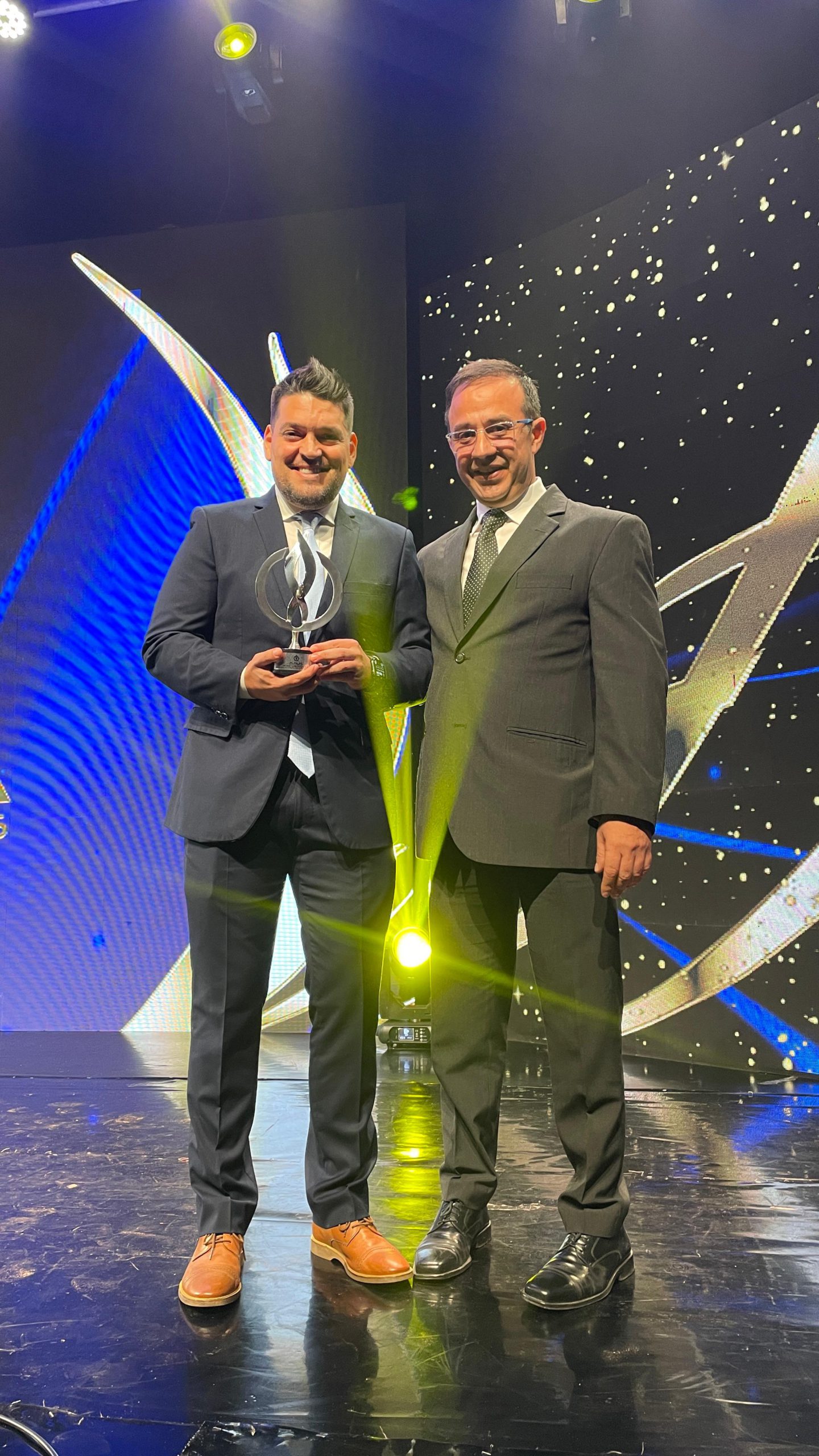 Imcruz – Inchcape Bolivia recibe el Premio Maya Bicentenario como la “Mejor Red de Concesionarios Automotores”