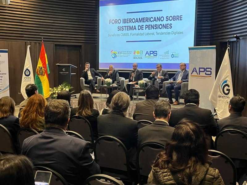 Bolivia presentó la Plataforma Virtual para Migrantes desarrollada por la Gestora en el Foro Iberoamericano sobre Sistemas de Pensiones
