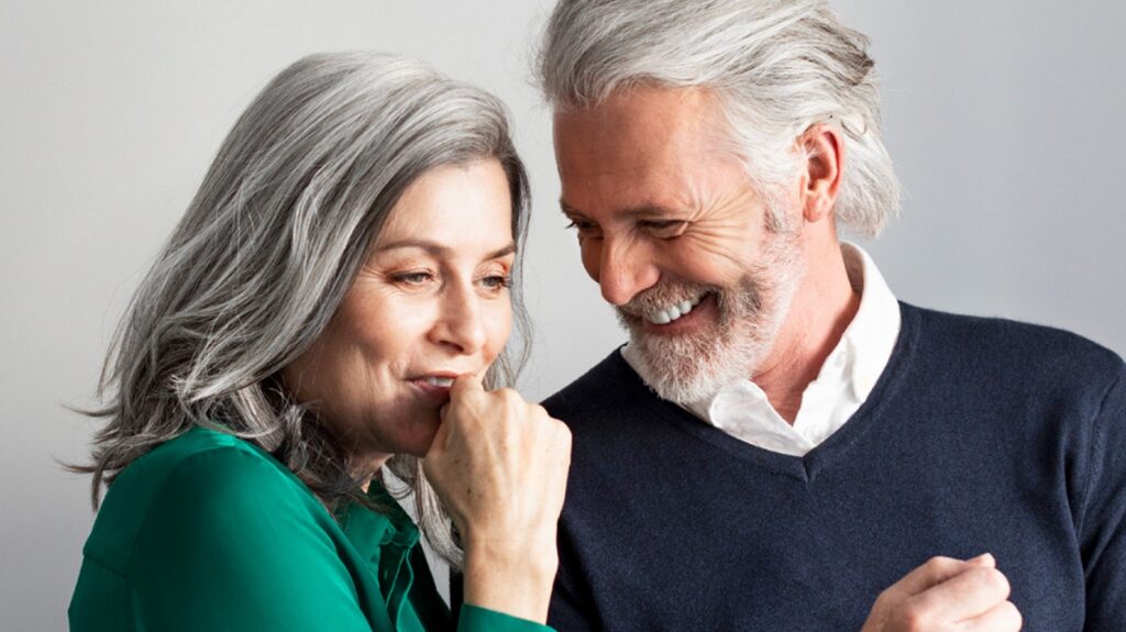 Especialistas alertan sobre impacto de la sordera en la tercera edad