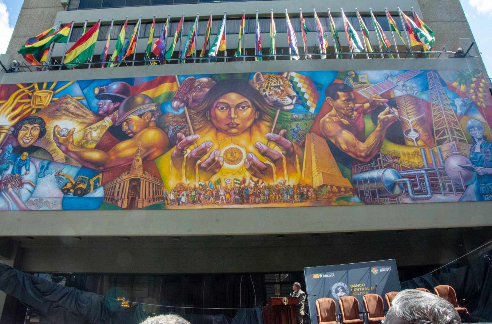 El Banco Central de Bolivia devela histórico mural del Bicentenario: “Madre Patria”