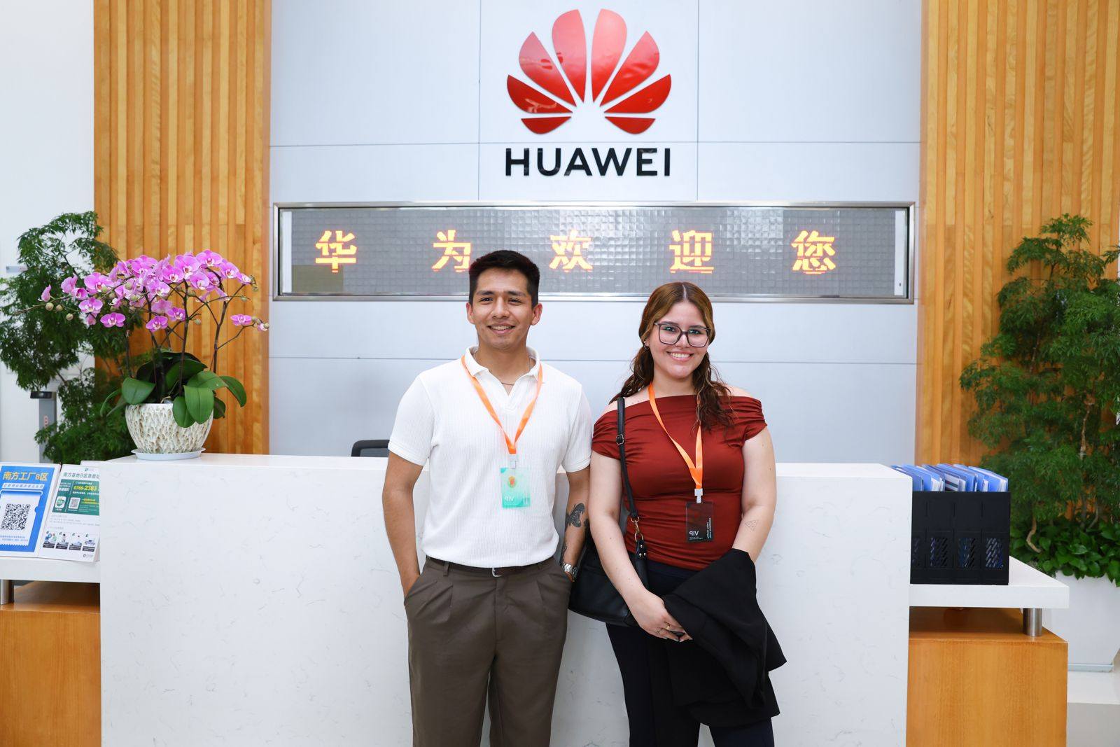 Los embajadores bolivianos de Semillas para el Futuro ya están en China recibiendo capacitación tecnológica