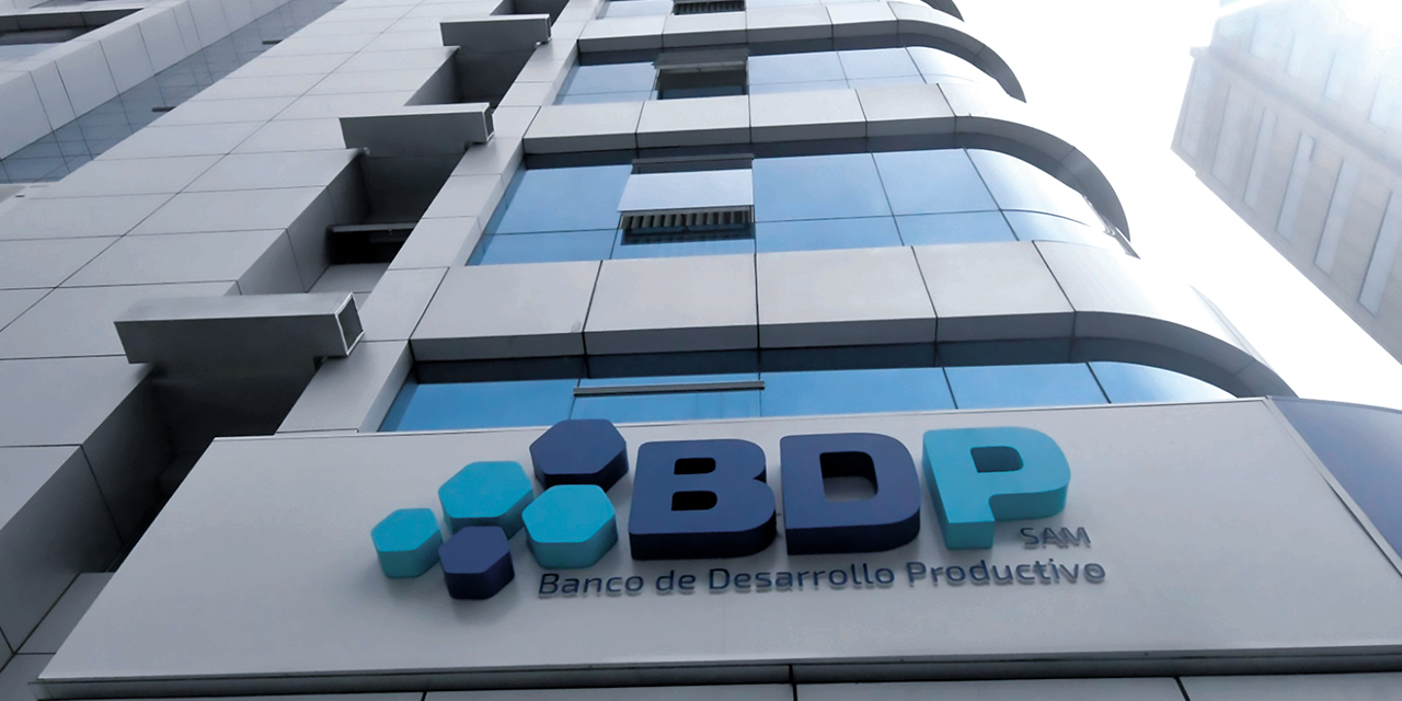 BDP-SAM mantiene calificación AAA y reafirma su compromiso con el desarrollo productivo del país