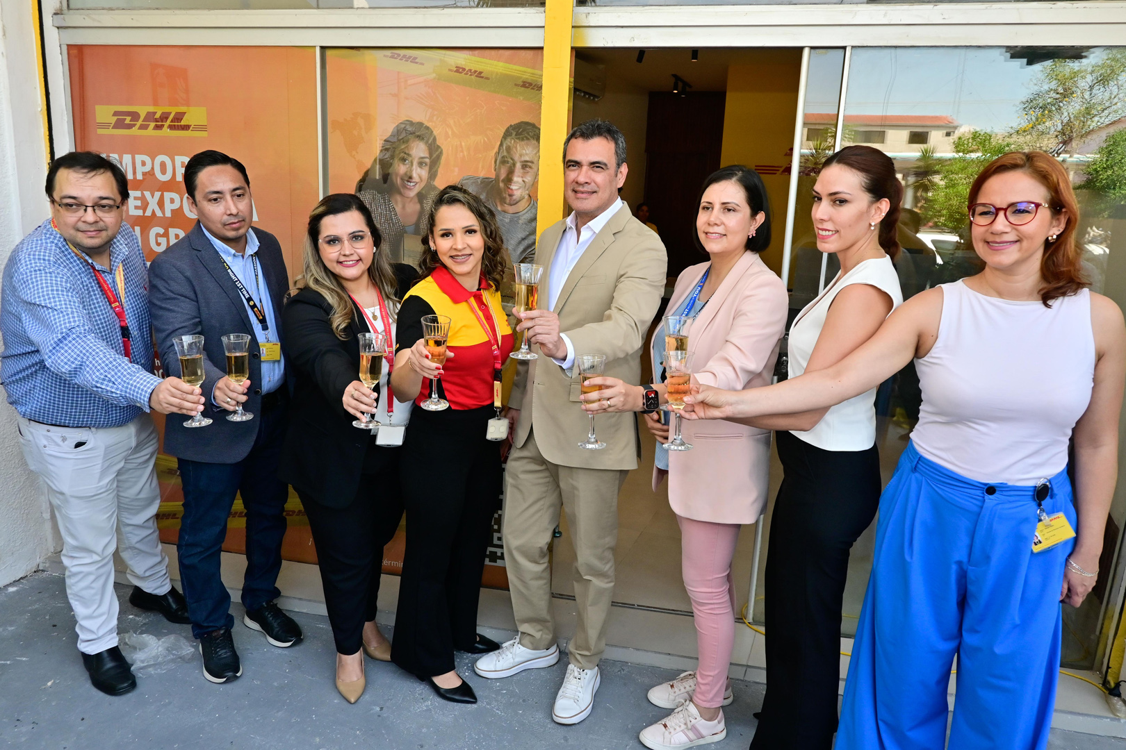 DHL Express Bolivia celebra el mes de Santa Cruz, inaugurando un punto de venta en la zona de El Trompillo   