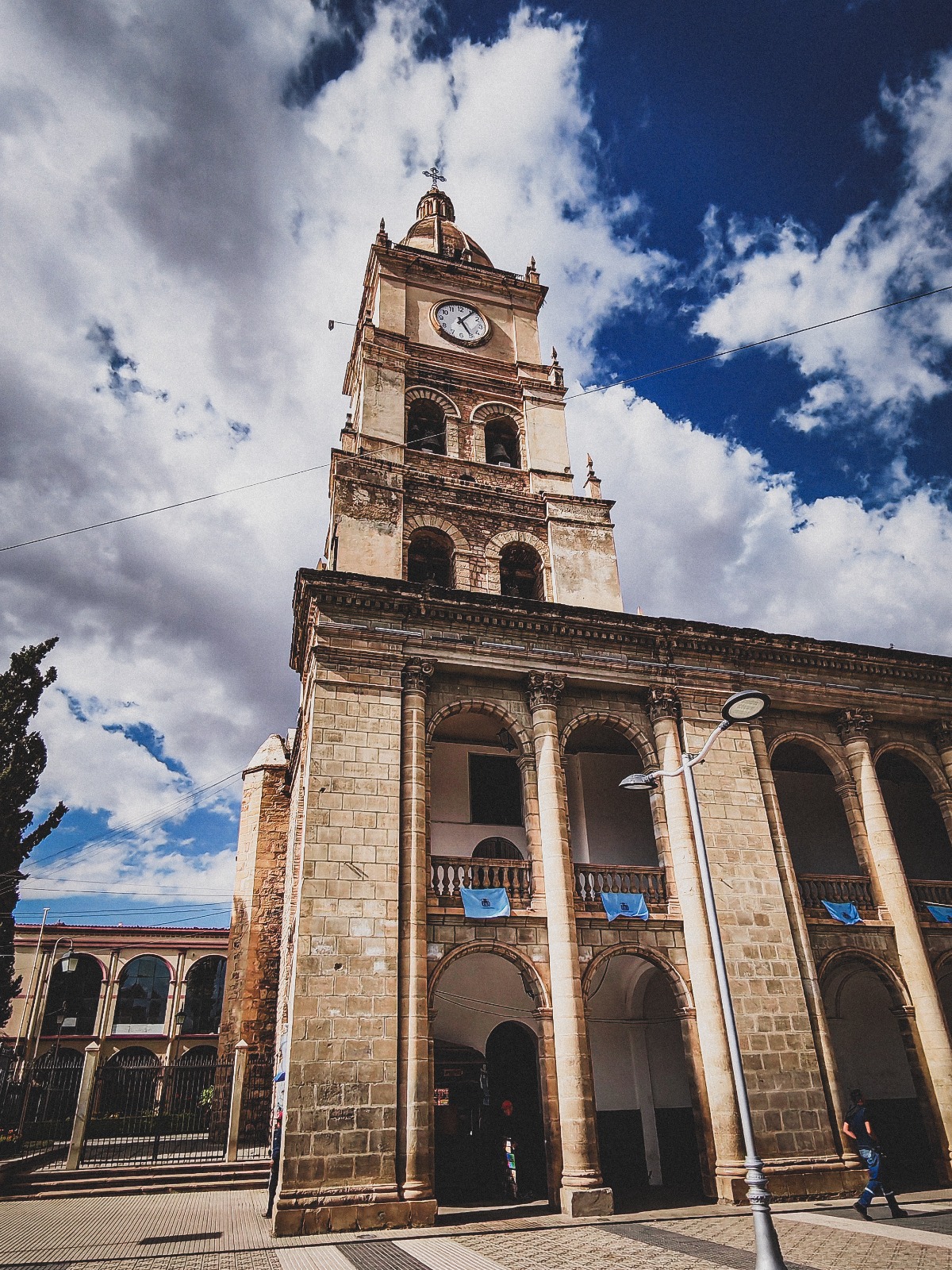 Un homenaje visual a Cochabamba en su aniversario, bajo el lente del HONOR 400