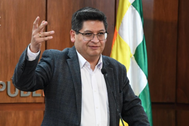 Ministro de Economía asegura que está garantizado todo el presupuesto para la compra de combustibles