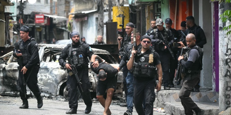 Río de Janeiro paralizada por el megaoperativo en las favelas: más de 60 muertos y 80 detenidos Río de Janeiro paralizada por el megaoperativo en las favelas: más de 60 muertos y 80 detenidos