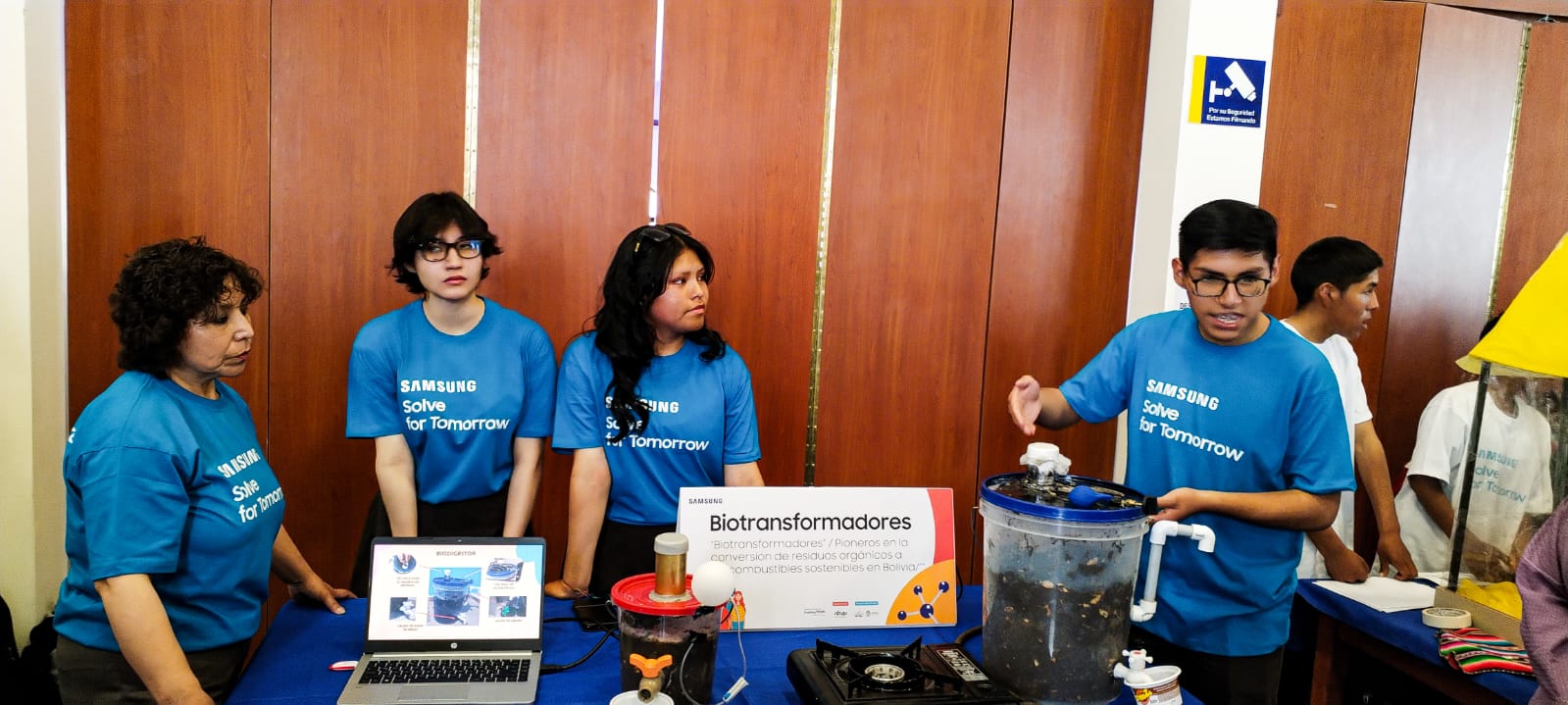 Estos son los 10 proyectos estudiantiles semifinalistas de Solve for Tomorrow Bolivia que pasarán a la votación en línea Estos son los 10 proyectos estudiantiles semifinalistas de Solve for Tomorrow Bolivia que pasarán a la votación en línea