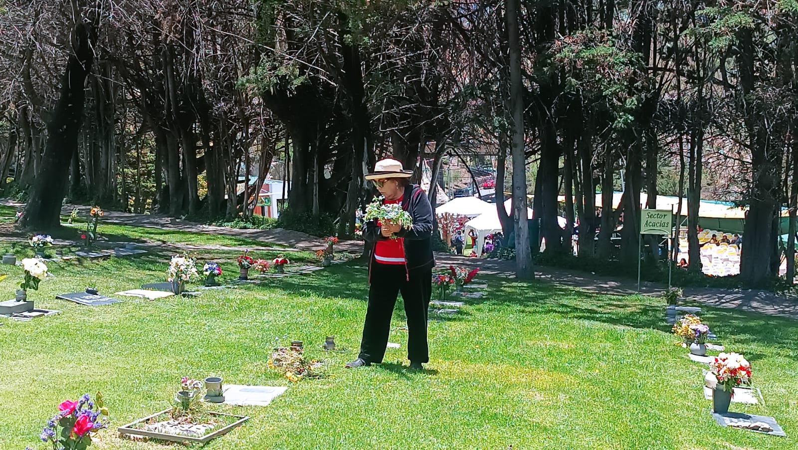 Los cementerios de Kantutani se preparan para recibir a las familias por el día de los fieles difuntos