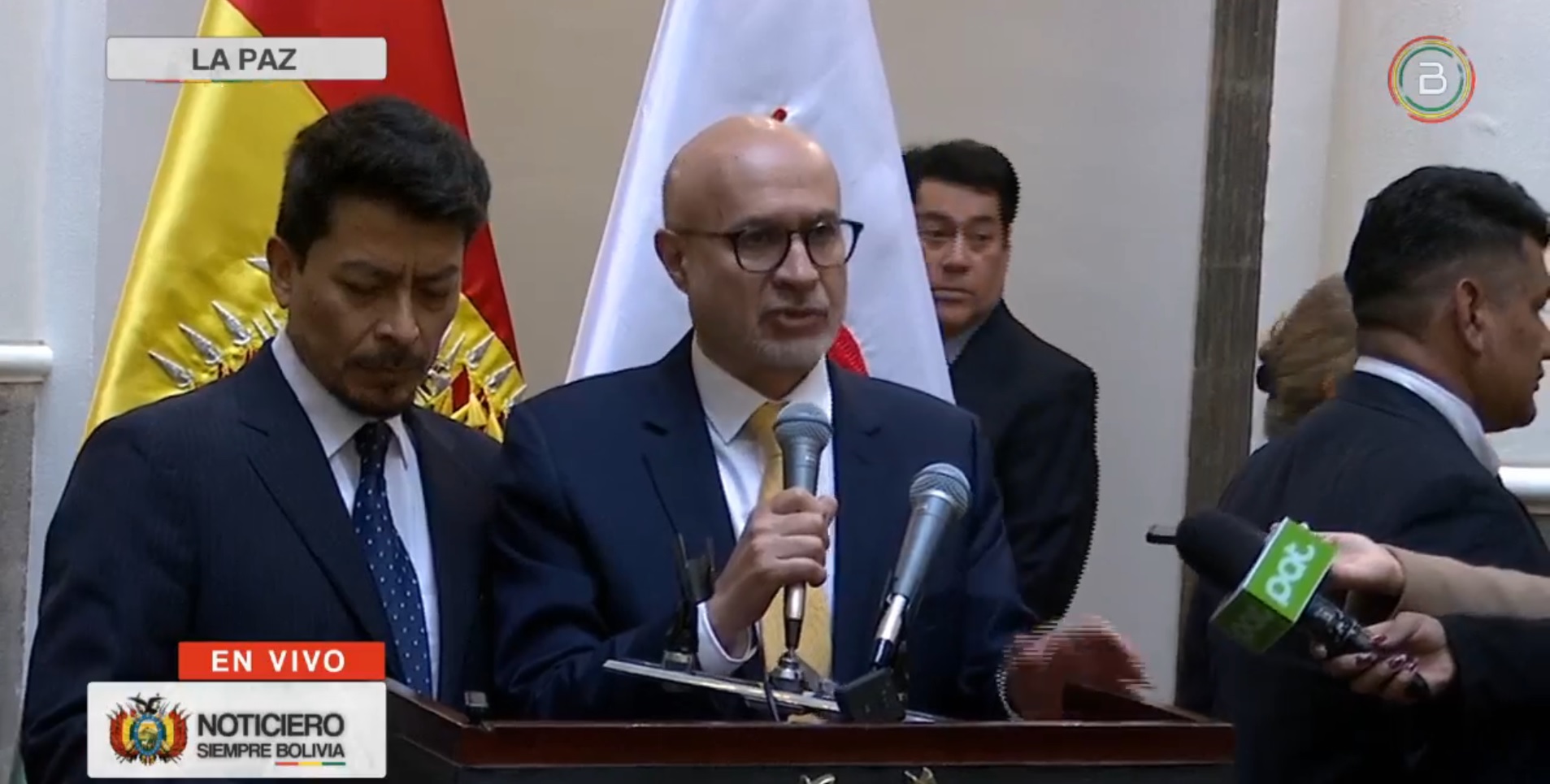 Ministros comienzan su labor: organizarán despachos y definirán acciones para salir de la crisis   