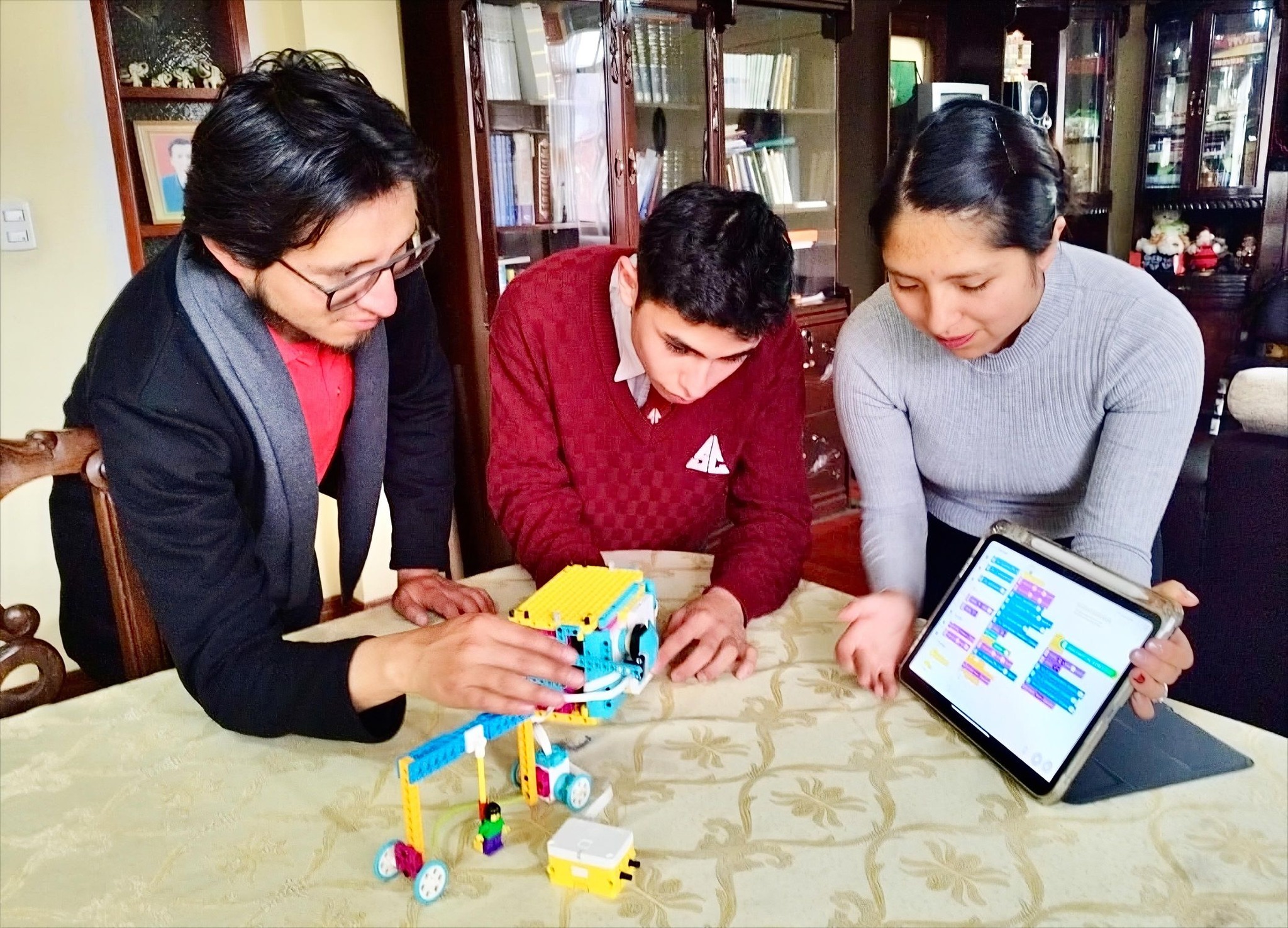 Innovación tecnológica en Bolivia: un joven talento que apuesta por la robótica educativa como herramienta de cambio