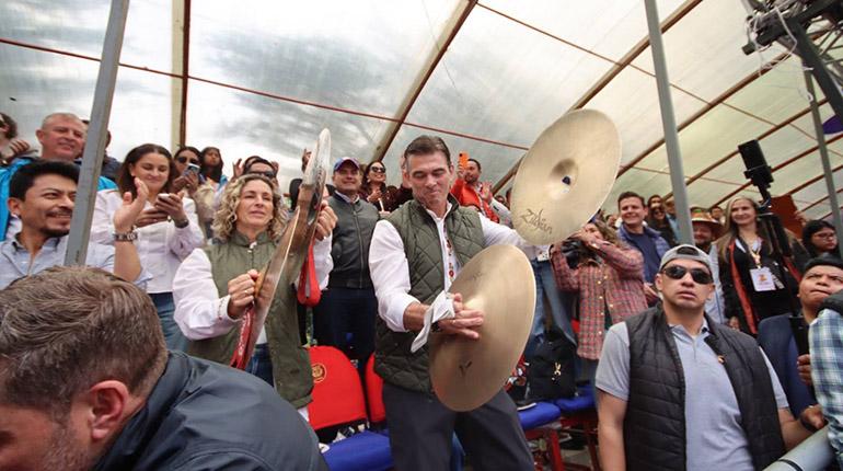 El traje de lobo y la máscara de cordero en el carnaval