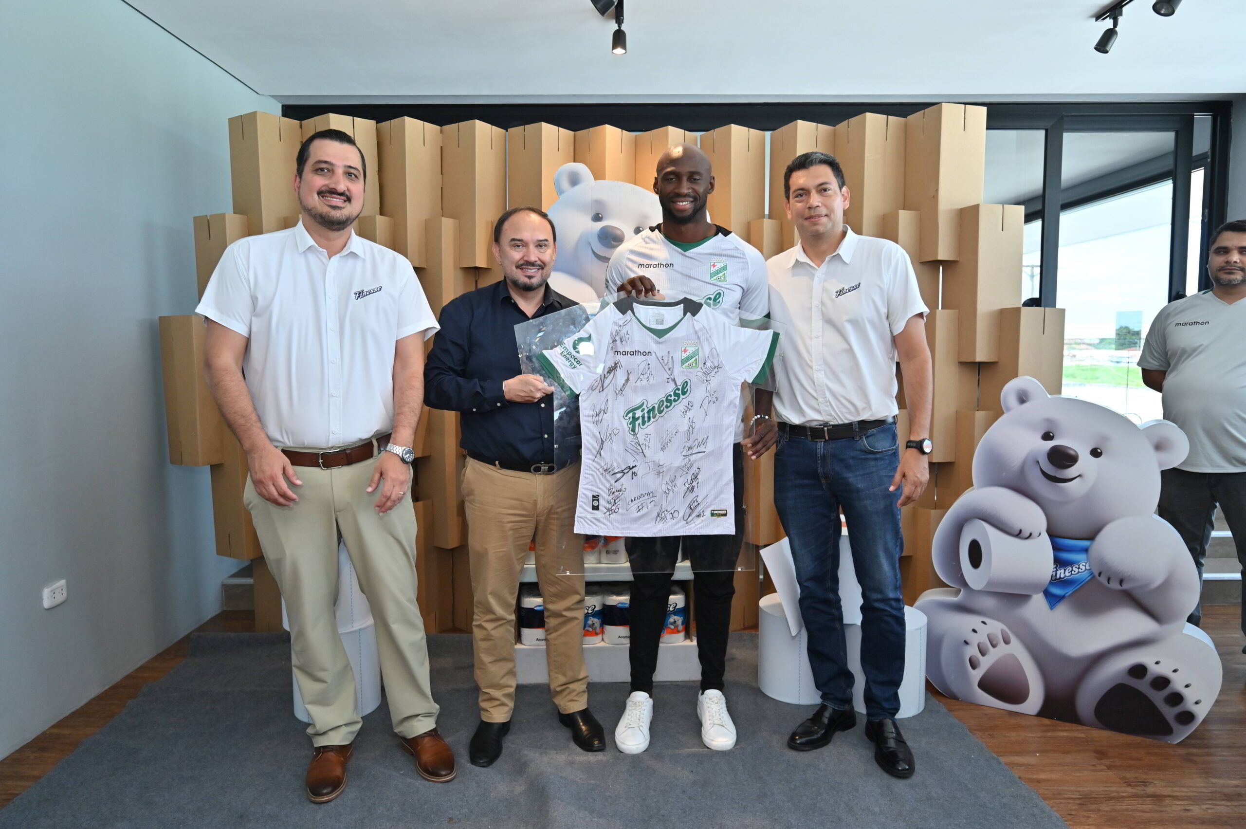 Finesse y Oriente Petrolero renuevan su alianza en favor del fútbol boliviano