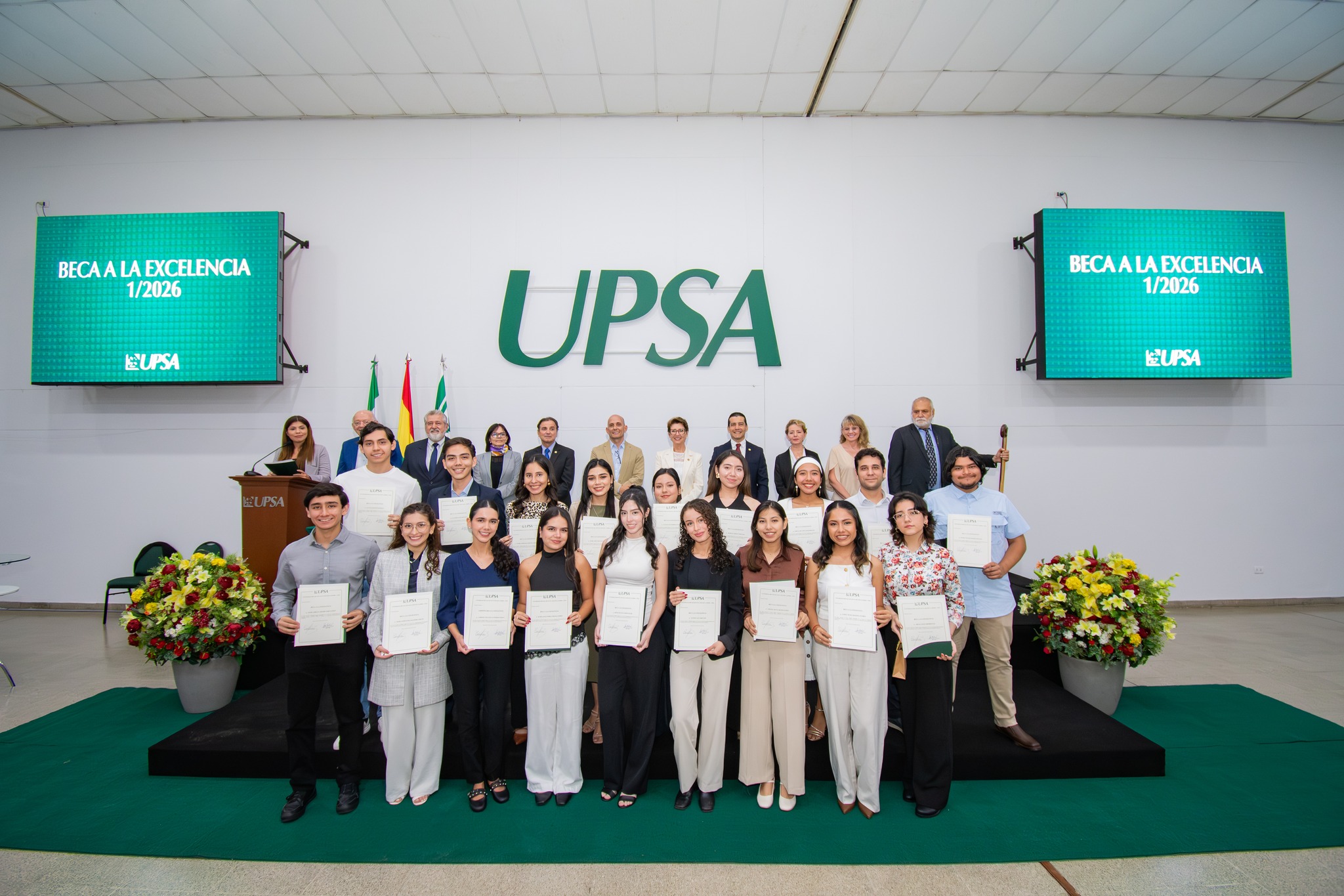 La UPSA entregó las becas a la excelencia del semestre 1-2026 a sus mejores estudiantes