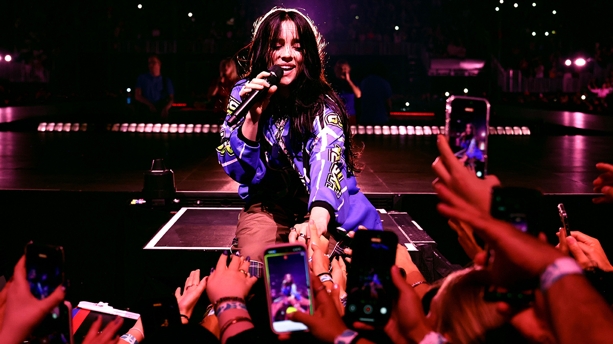 Billie Eilish y James Cameron unen talento en un ambicioso y espectacular documental musical en 3D
