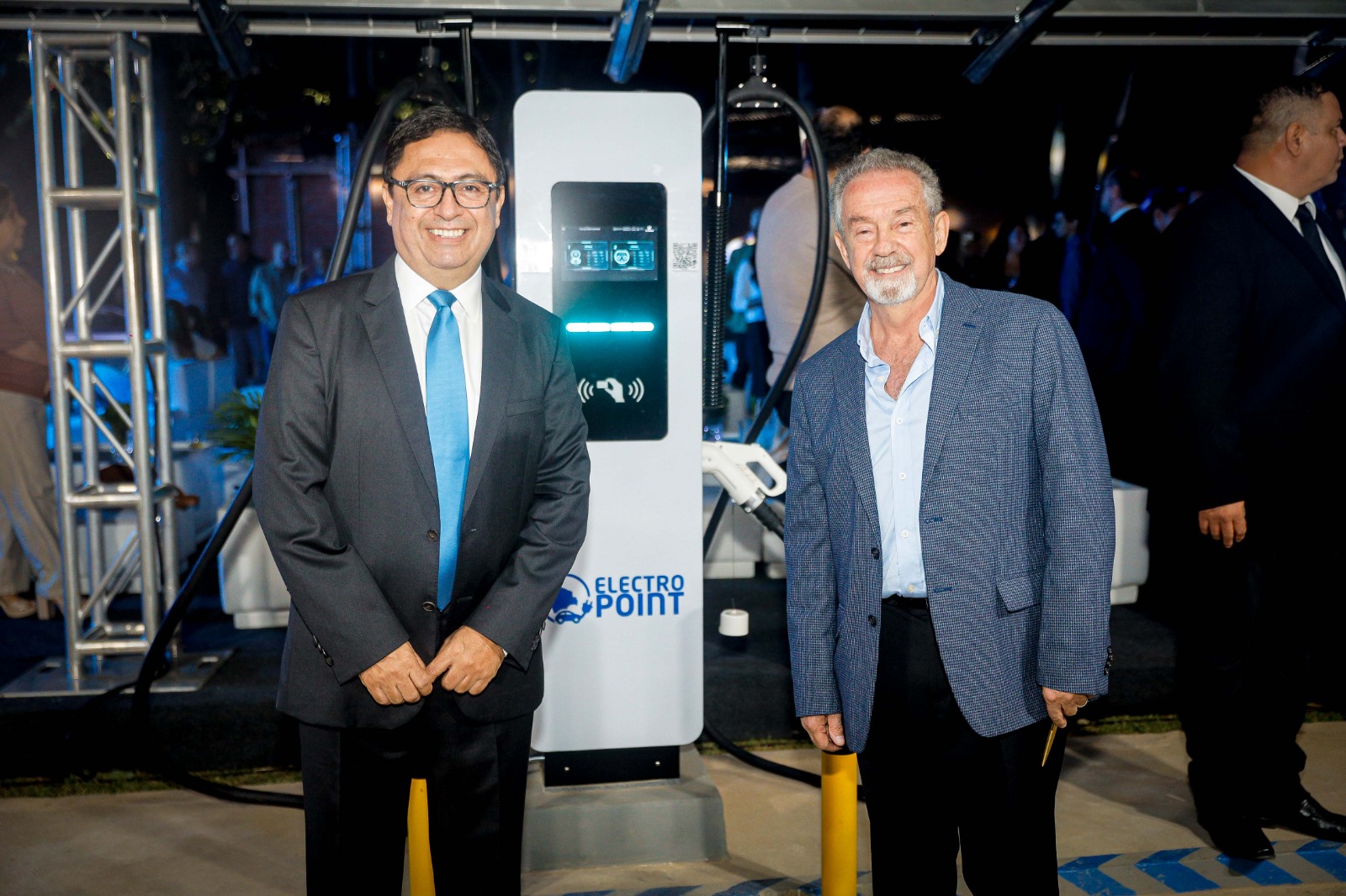 ElectroPoint lanza en Bolivia la primera red de carga súper rápida para vehículos eléctricos