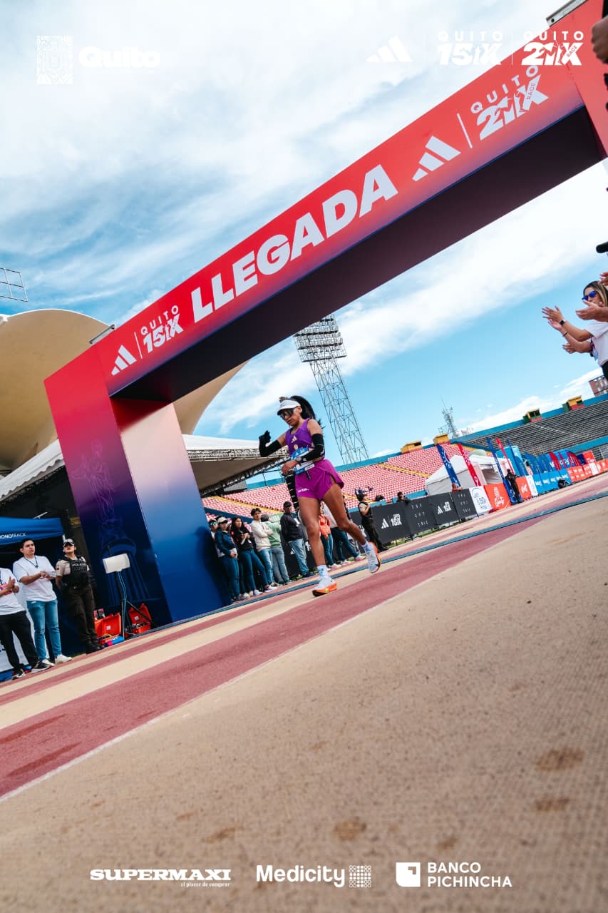 Jhoselyn Camargo representó a Bolivia en la Media Maratón de Quito