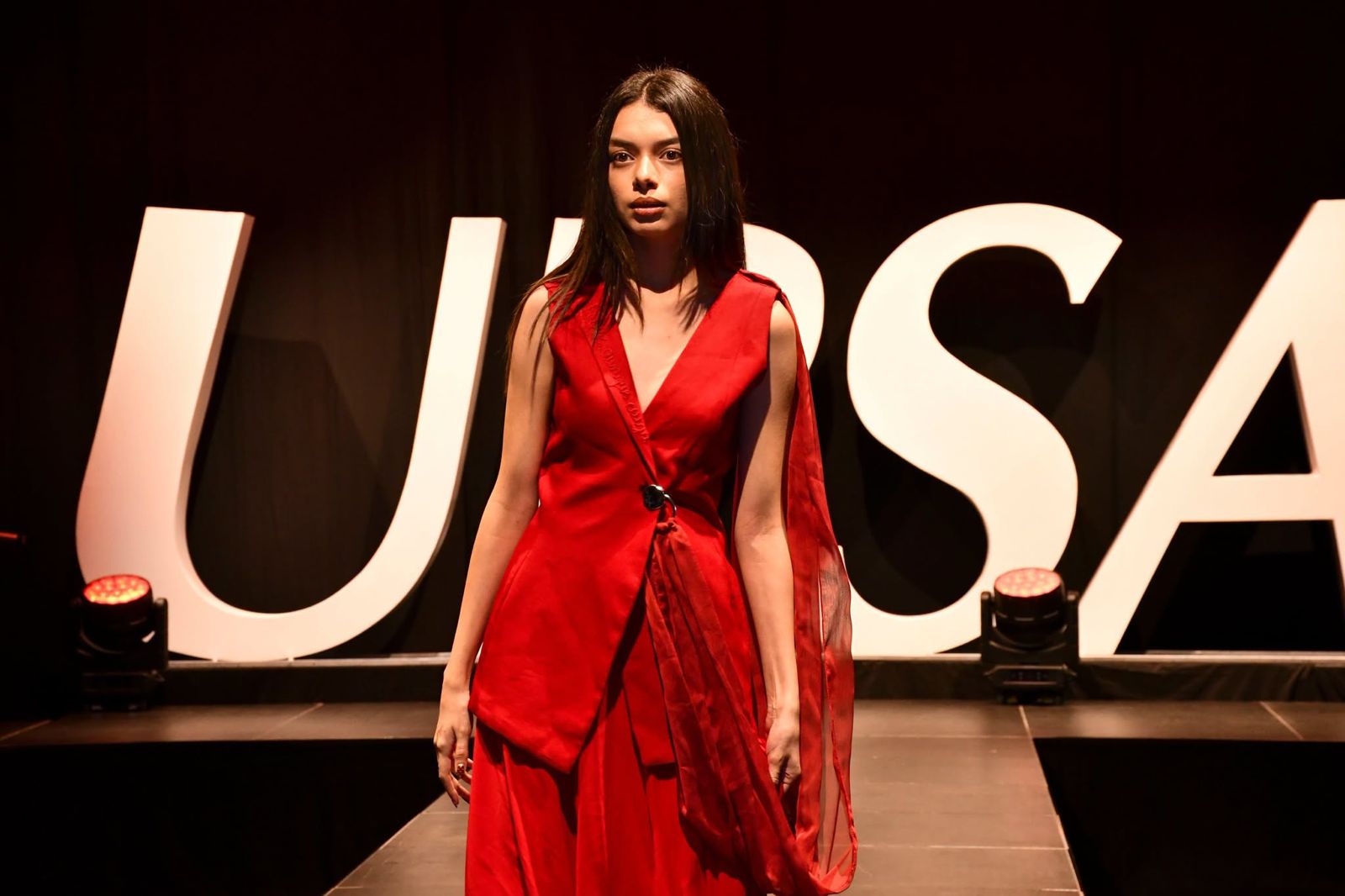 La UPSA con índigo, lanza el primer Upsa Fashion Summit para fortalecer la moda en Bolivia