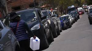 Todo está bajo control… excepto la deuda, los dólares y los combustibles