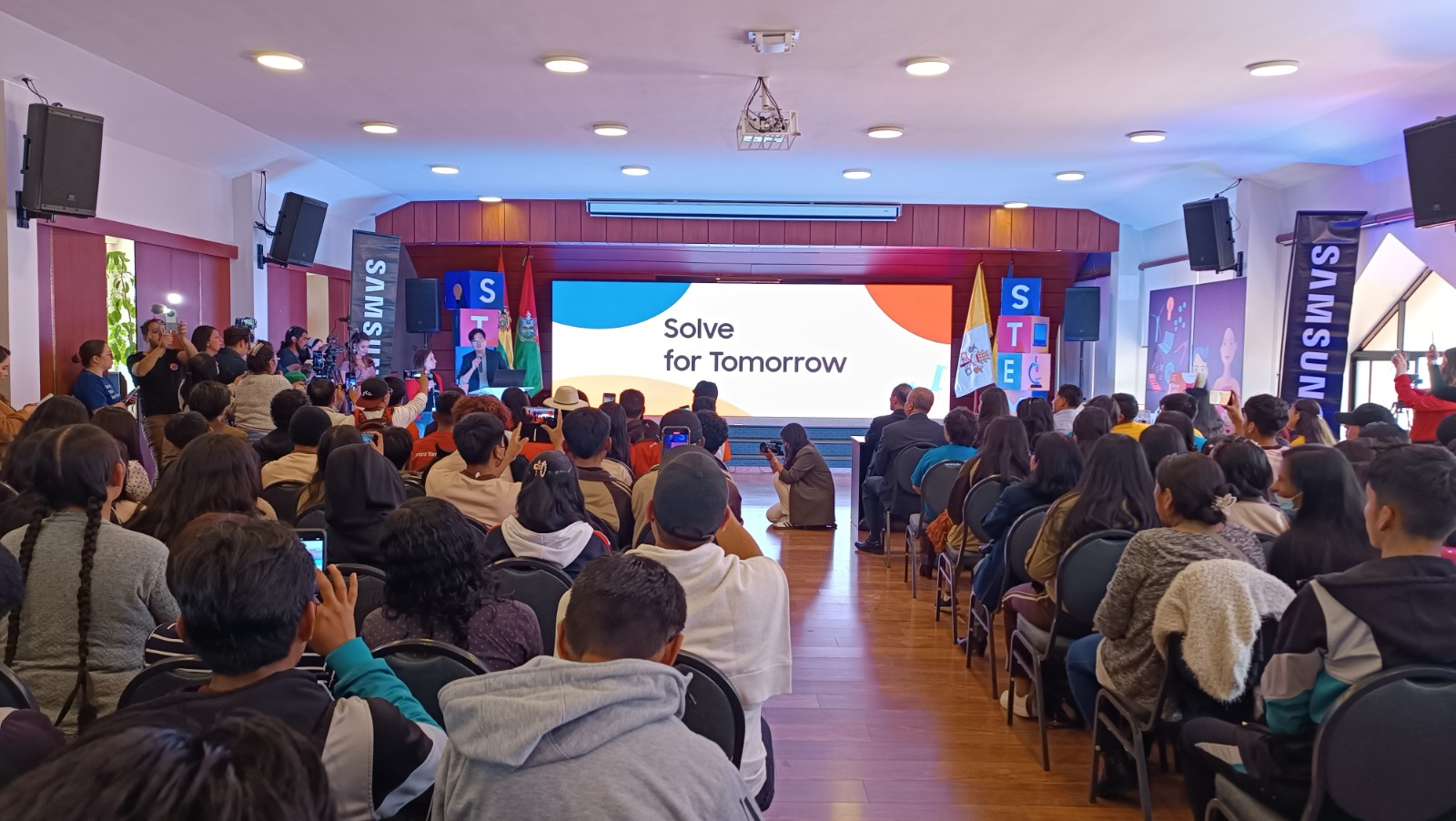 Samsung Bolivia fortalece su compromiso con la educación tras liderar el sector tecnología en Merco ESG Samsung Bolivia fortalece su compromiso con la educación tras liderar el sector tecnología en Merco ESG