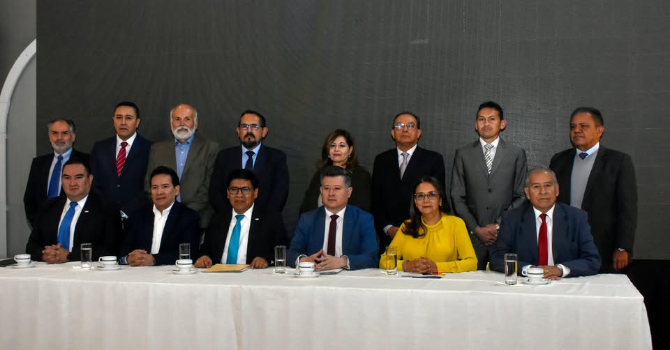 ASOFIN y FINRURAL defienden el modelo de microfinanzas como motor del crecimiento y la inclusión en Bolivia ASOFIN y FINRURAL defienden el modelo de microfinanzas como motor del crecimiento y la inclusión en Bolivia