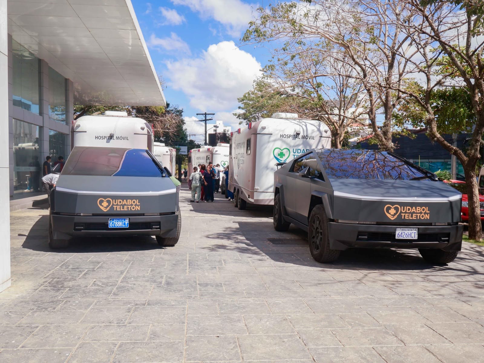 La Caravana de la Hermandad recorrerá Cochabamba, Oruro y La Paz con 12 hospitales móviles y 20 toneladas de ayuda humanitaria La Caravana de la Hermandad recorrerá Cochabamba, Oruro y La Paz con 12 hospitales móviles y 20 toneladas de ayuda humanitaria