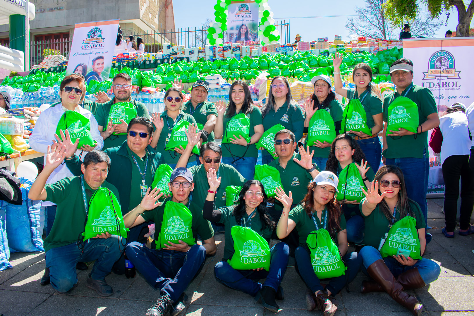 La Caravana de la Hermandad UDABOL llegó a La Paz con atención médica gratuita y ayuda solidaria para cientos de familias La Caravana de la Hermandad UDABOL llegó a La Paz con atención médica gratuita y ayuda solidaria para cientos de familias
