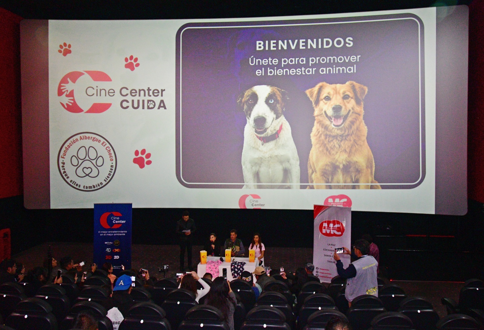 Cine Center Cuida convierte una función de cine en una oportunidad para ayudar a perros rescatados