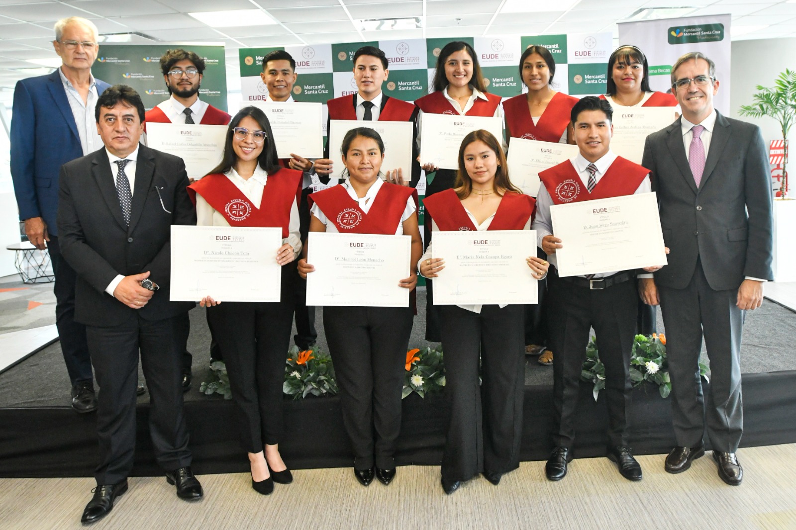 La Fundación Mercantil Santa Cruz – “Puedes Creer” y la EUDE de Madrid celebran la graduación de la Segunda generación de becarios de maestría y anuncian 14 nuevas becas para 2026-2027 La Fundación Mercantil Santa Cruz – “Puedes Creer” y la EUDE de Madrid celebran la graduación de la Segunda generación de becarios de maestría y anuncian 14 nuevas becas para 2026-2027